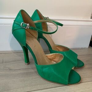 Dancing shoes. Green leather and suede, tango salsa bachata ballroom